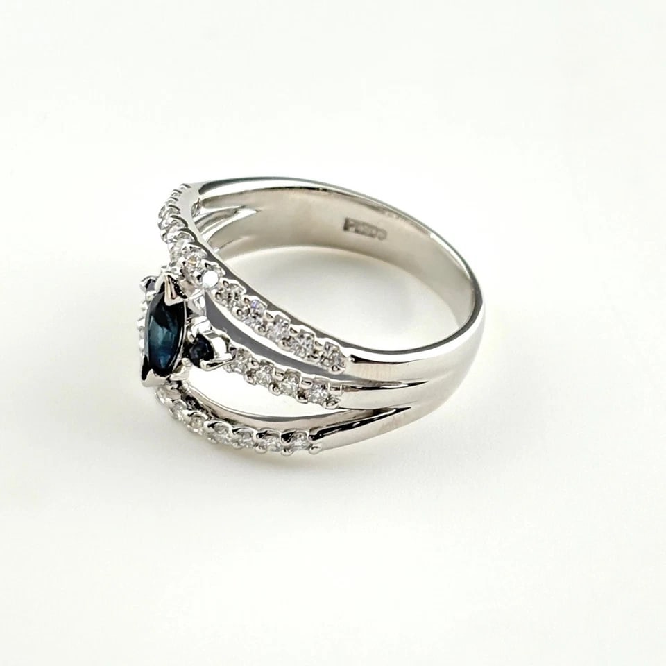 SAPPHIRE DESIGN PLATINUM MELEE DIAMOND RING: sapphire design Platinum melee diamond Ring Brand: Unbranded Type/Style: Ring Material: Pt900, Main Stone/Creation sapphire diamond Color: None Size: US 6 Accessories: None Accessories Notice: When