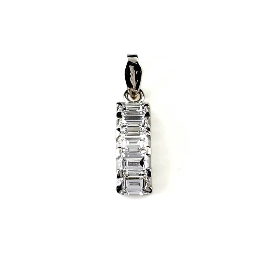 MELEE DIAMOND DESIGN PLATINUM RING: melee diamond design Platinum Ring Brand: Unbranded Type/Style: Pendant Head Material: Pt900, Main Stone/Creation Natural Color: None Size: Total length of the pendant head including a bail