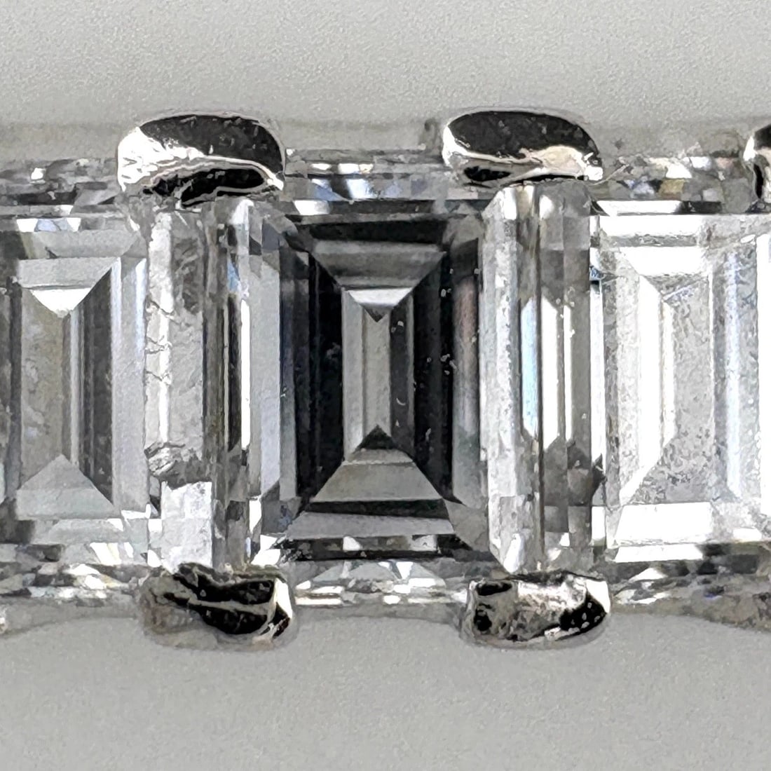 MELEE DIAMOND DESIGN PLATINUM RING - 2