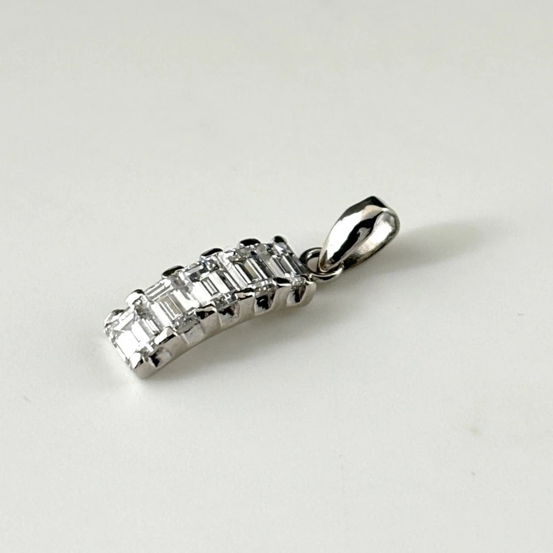 MELEE DIAMOND DESIGN PLATINUM RING - 3