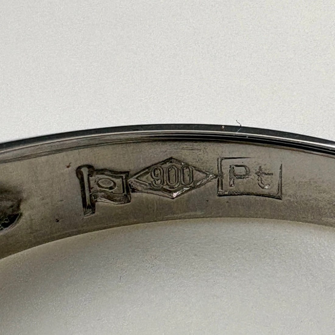 MELEE DIAMOND DESIGN PLATINUM RING - 2
