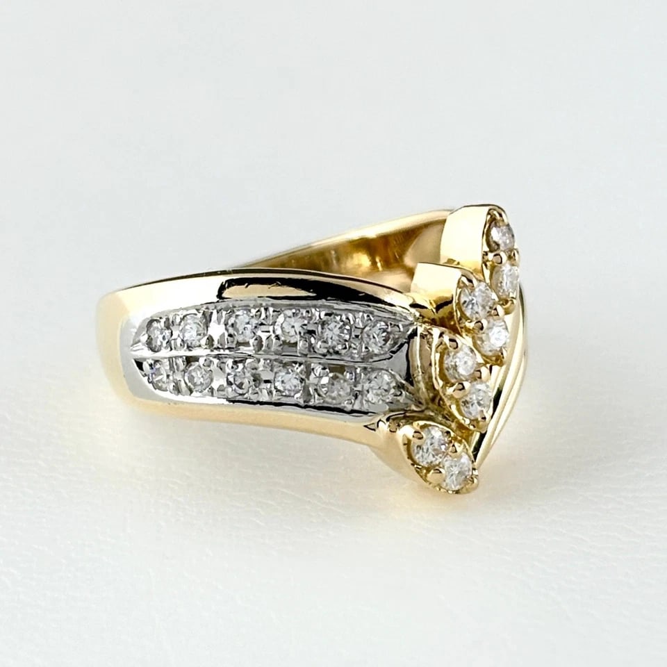 MELEE DIAMOND DESIGN YG YELLOWGOLD PLATINUM RING: melee diamond design YG YellowGold Platinum Ring Brand: Unbranded Type/Style: Ring Material: 18K Pt900, Main Stone/Creation Natural Color: None YG Size: US 6 Accessories: None Accessories Notice: