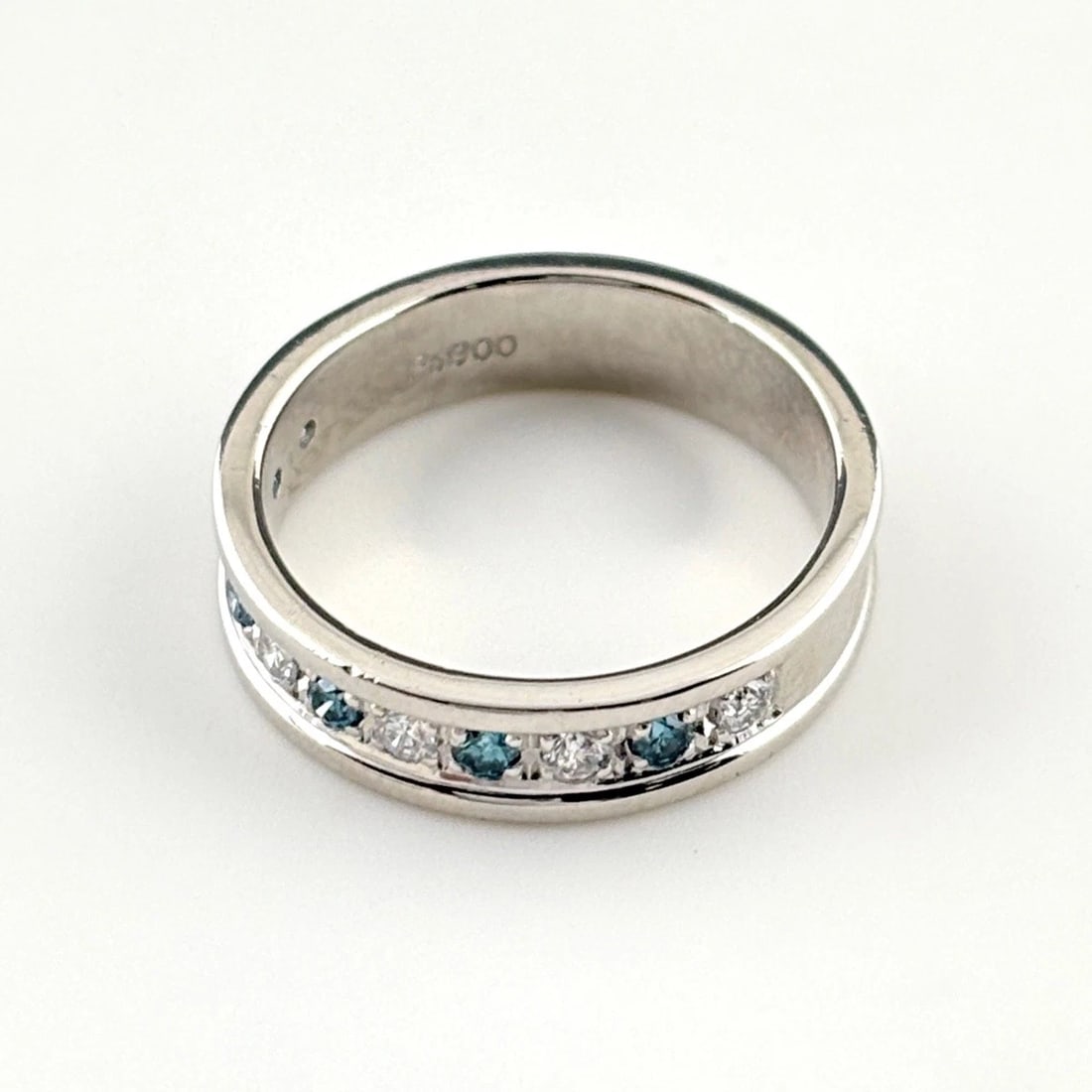 MELEE DIAMOND DESIGN PLATINUM MELEE RING: melee diamond design Platinum melee ring Brand: Unbranded Type/Style: Ring Material: Pt900, Main Stone/Creation Natural Color: None Size: US 5 Accessories: None Accessories Notice: When pu