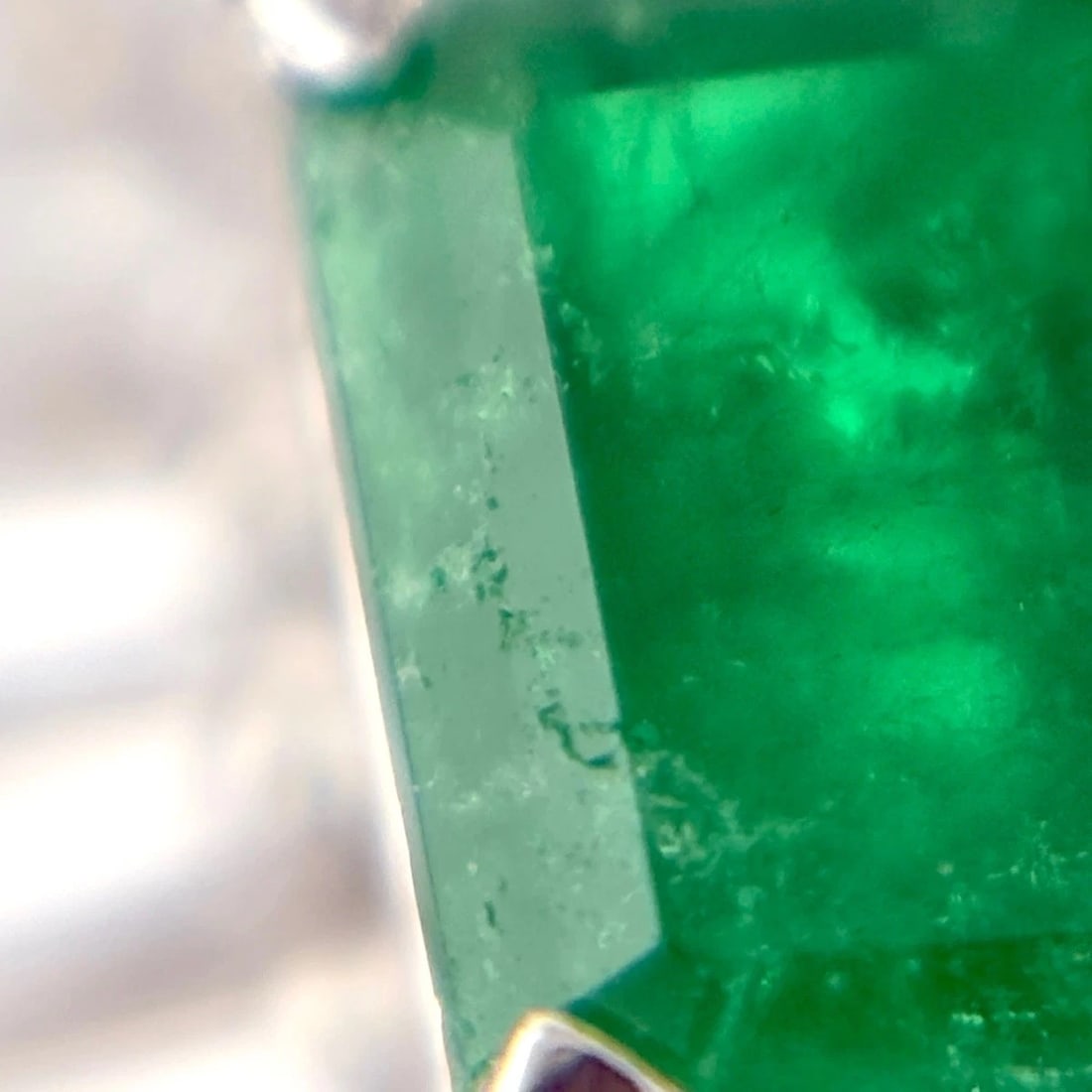 EMERALD DESIGN PLATINUM MELEE DIAMOND RING - 4