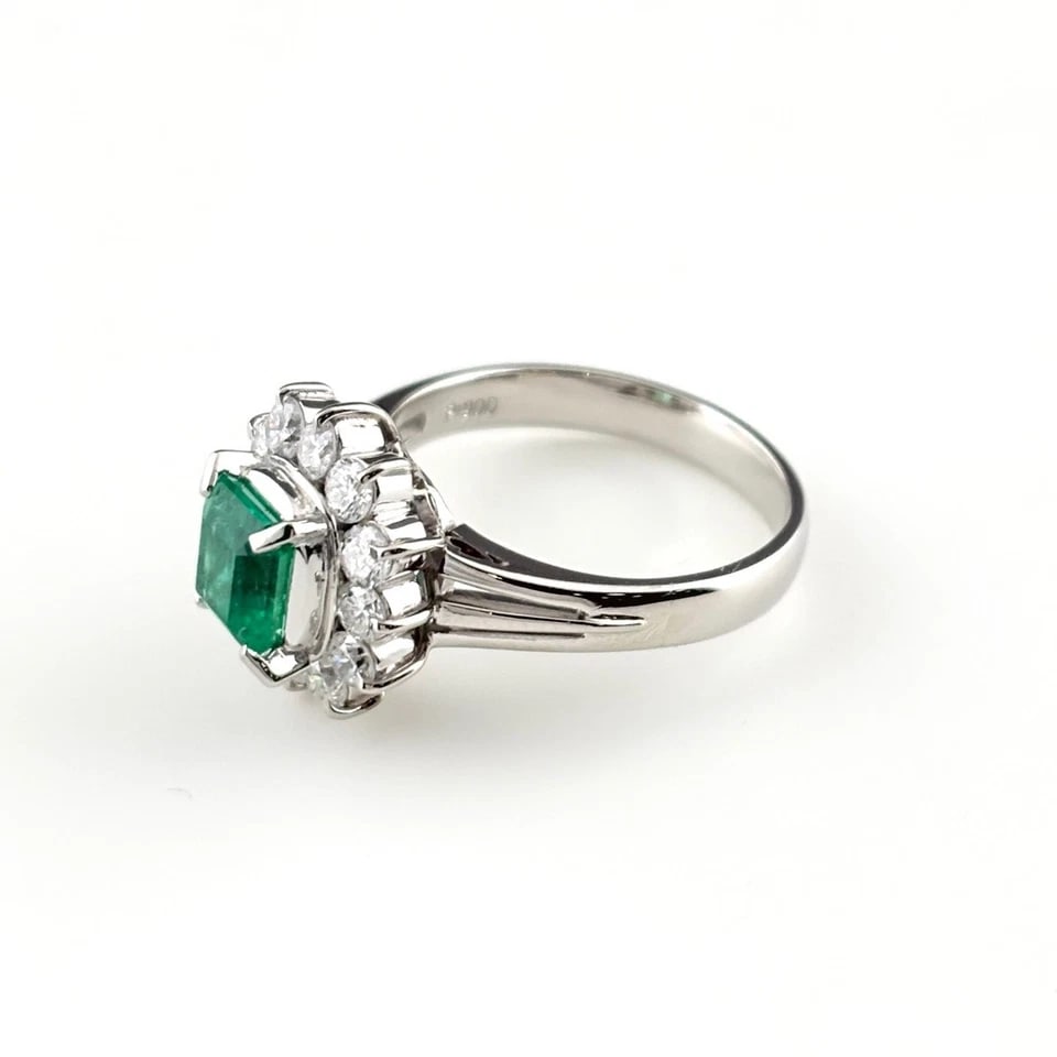 EMERALD DESIGN PLATINUM MELEE DIAMOND RING: emerald design Platinum melee diamond Ring Brand: Unbranded Type/Style: Ring Material: Pt900, Main Stone/Creation Emerald diamond Color: None Size: US 6 Accessories: None Accessories Notic