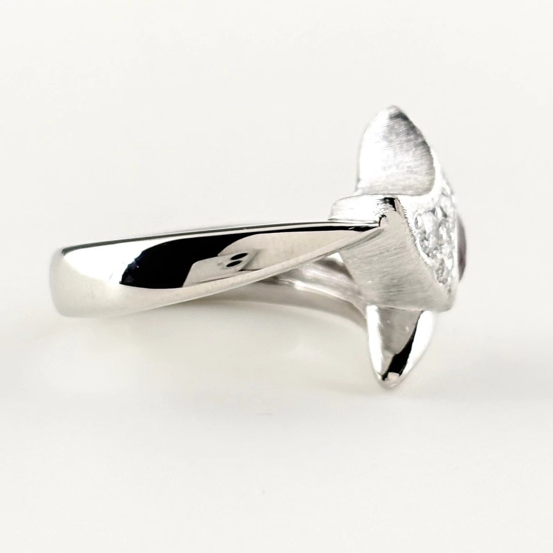 RUBY DESIGN PLATINUM MELEE DIAMOND RING - 4