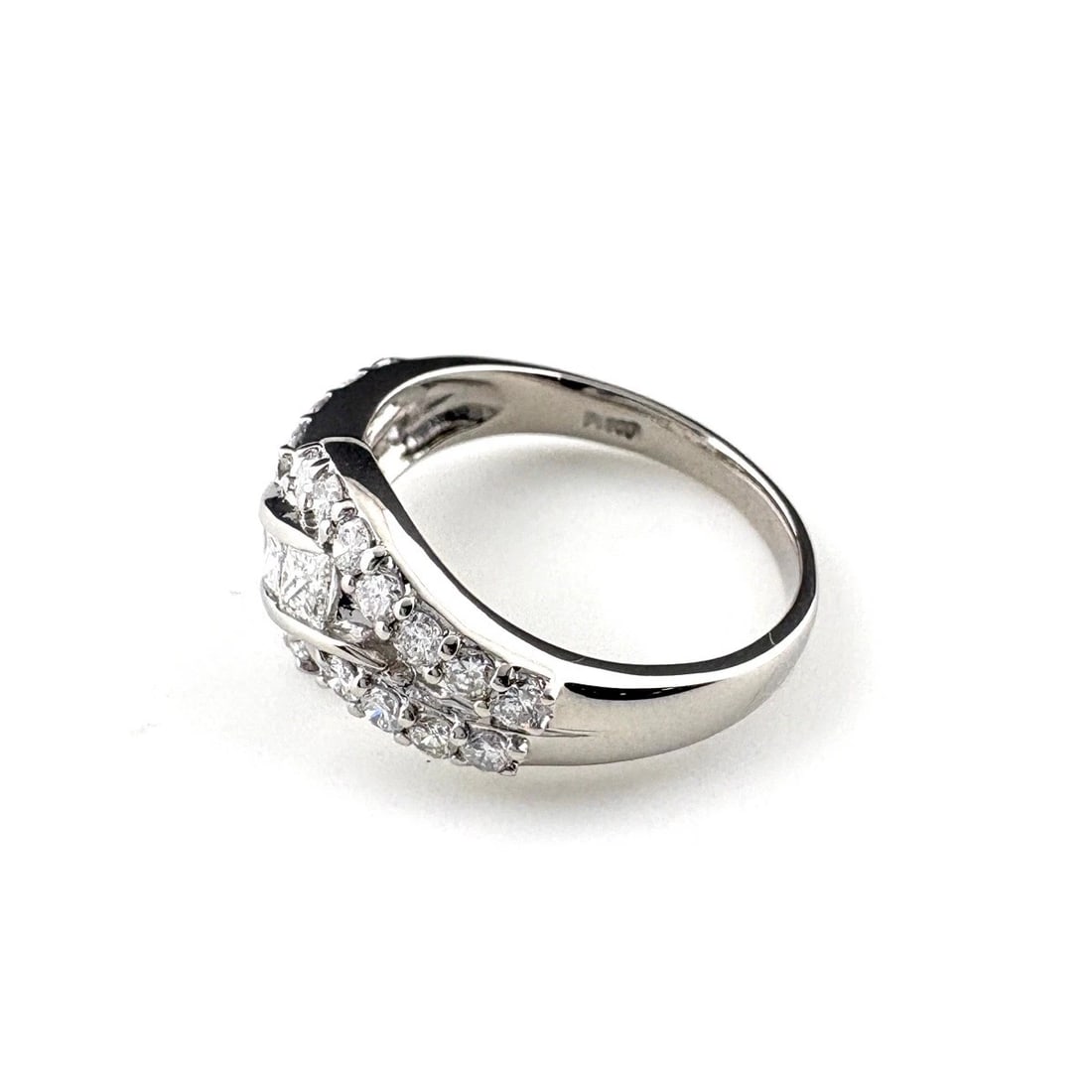 MELEE DIAMOND DESIGN PLATINUM RING: melee diamond design Platinum Ring Brand: Unbranded Type/Style: Ring Material: Pt900, Main Stone/Creation Natural Color: None Size: US 7.5 to 8 Accessories: None Accessories Notice: When p