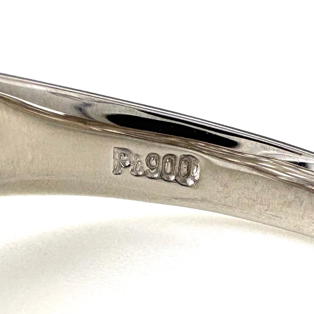 MELEE DIAMOND DESIGN PLATINUM RING - 2
