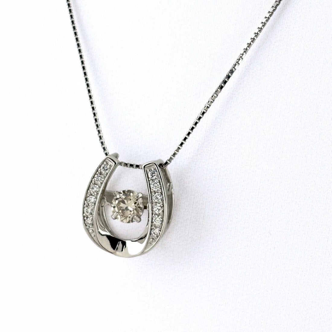 DIAMOND DESIGN PLATINUM MELEE DIAMOND PENDANT NECKLACE: Diamond design Platinum melee diamond Pendant Necklace Brand: Unbranded Type/Style: Necklace Material: Pt900 Pt850, Main Stone/Creation Natural Color: None Size: Chain width 0.6mm(0.0") Pendant size 1