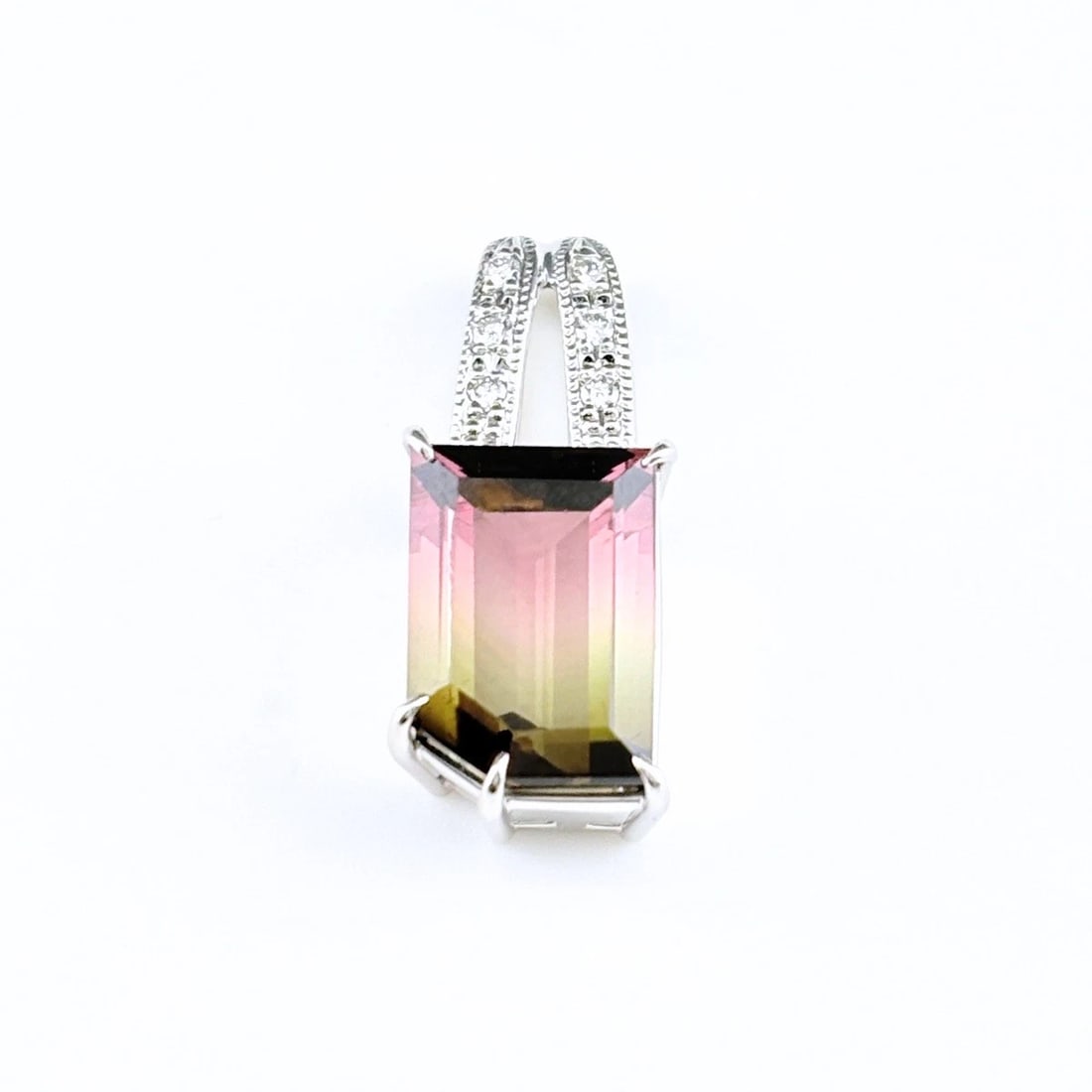 TOURMALINE PLATINUM MELEE DIAMOND PENDANT HEAD: Tourmaline Platinum melee diamond Pendant Head Brand: Unbranded Type/Style: Pendant Head Material: Pt900, Main Stone/Creation TourmalineDiamond Color: None Size: Pendant size 22.0?9.2mm(0.9") Inside