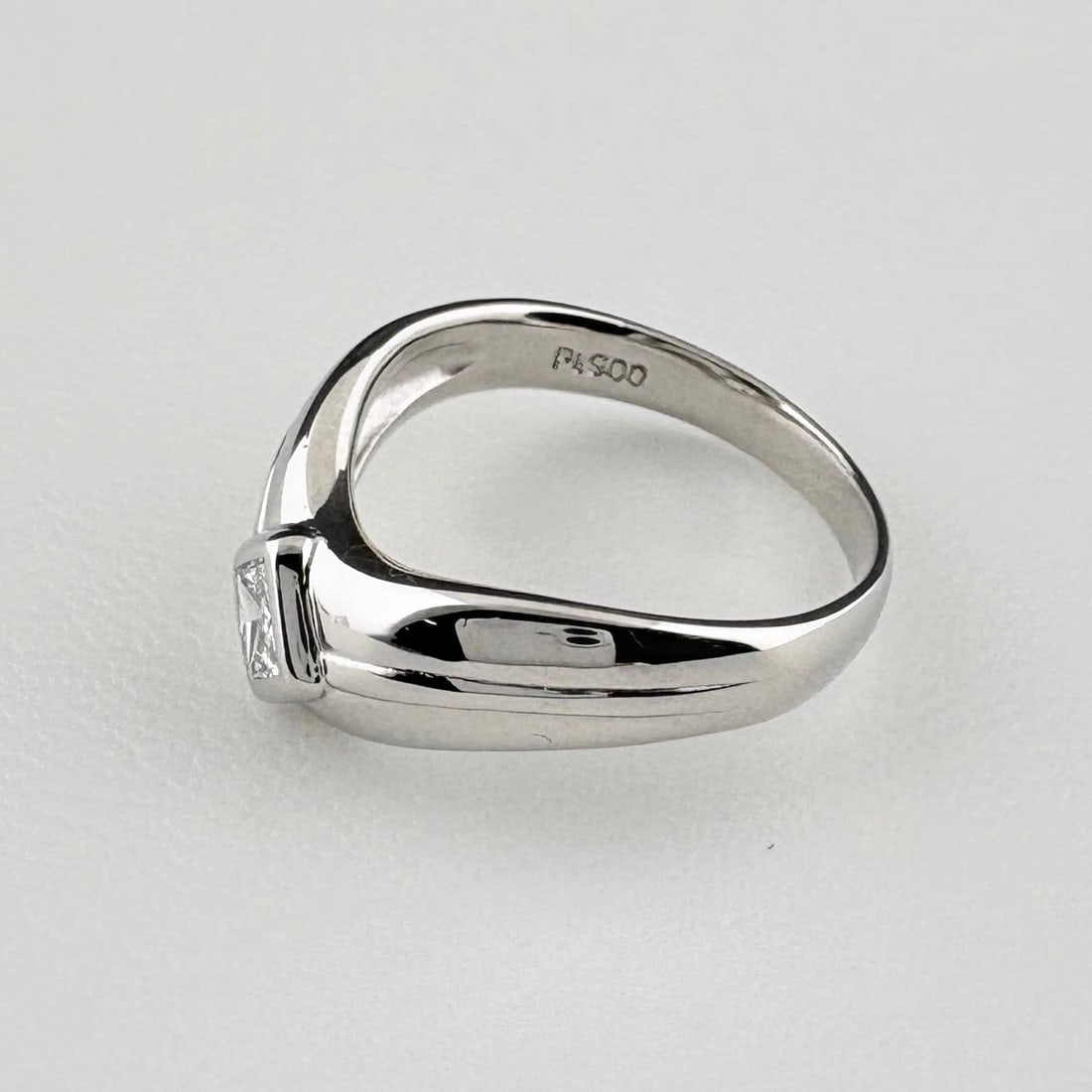 MELEE DIAMOND DESIGN PLATINUM RING - 3