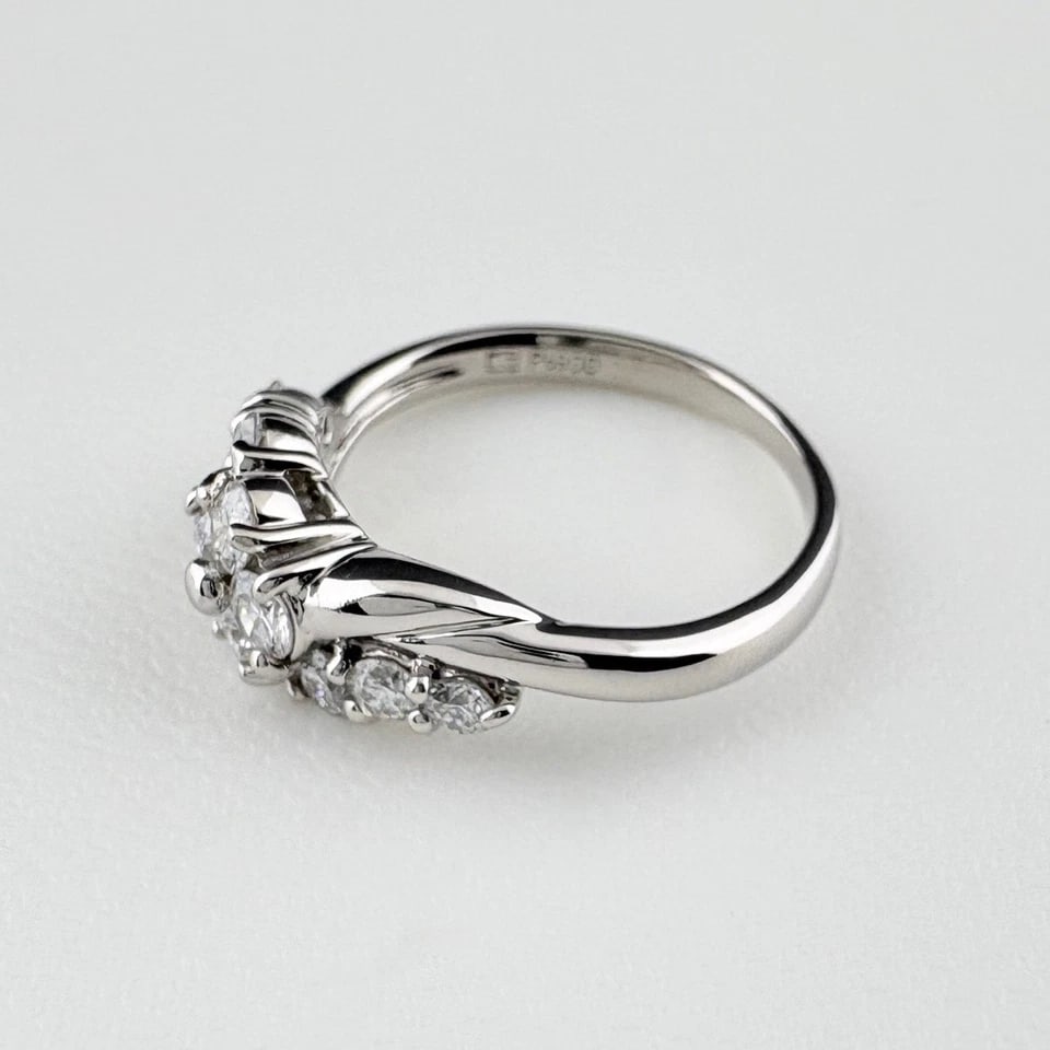 MELEE DIAMOND DESIGN PLATINUM RING: melee diamond design Platinum Ring Brand: Unbranded Type/Style: Ring Material: Platinum900, Main Stone/Creation Natural Color: None Size: US 6 Accessories: None Accessories Notice: When purchasing
