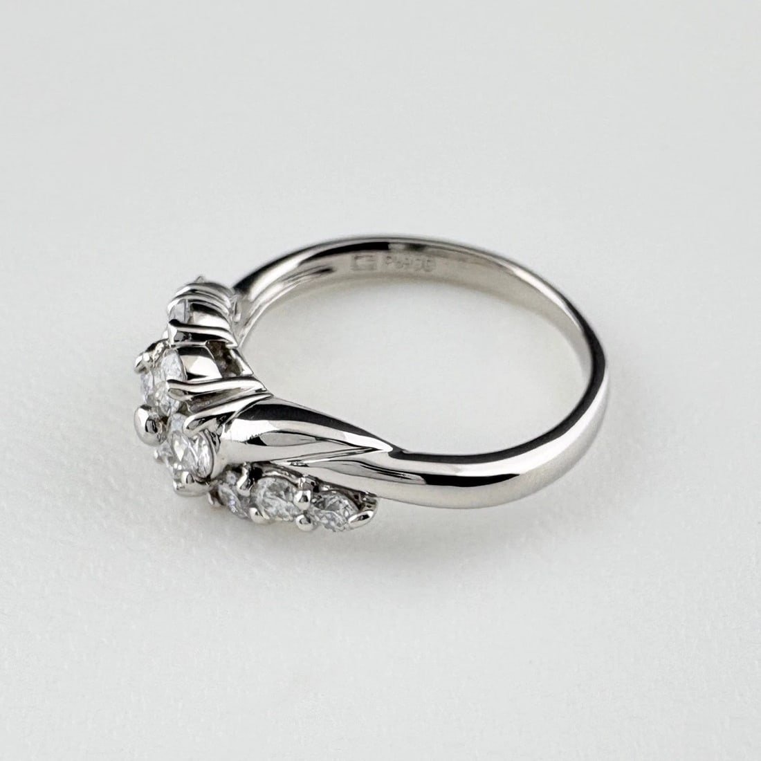 MELEE DIAMOND DESIGN PLATINUM RING - 3