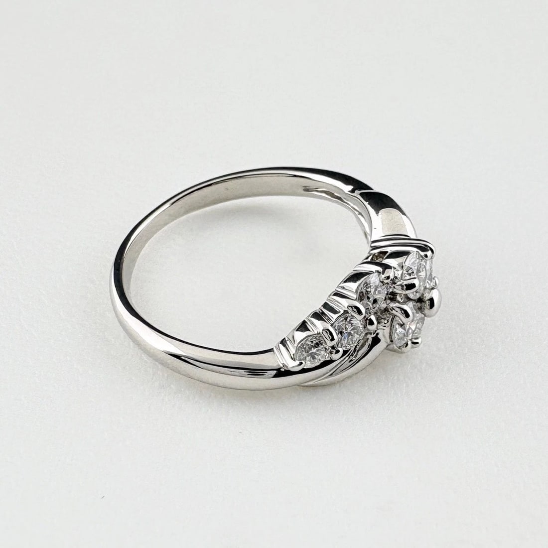 MELEE DIAMOND DESIGN PLATINUM RING - 4