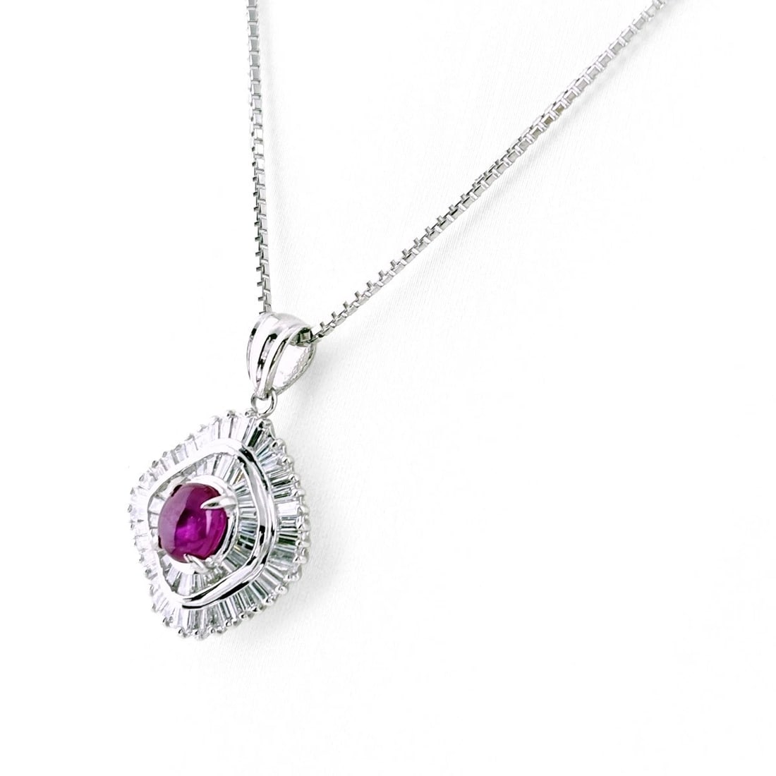 STAR RUBY DESIGN PLATINUM MELEE DIAMOND PENDANT NECKLACE: Star Ruby Design Platinum melee diamond Pendant Necklace Brand: Unbranded Type/Style: Necklace Material: Pt900 Pt850, Main Stone/Creation Ruby Diamond Color: None Size: Chain / code 39.5cm(15.6") Chai