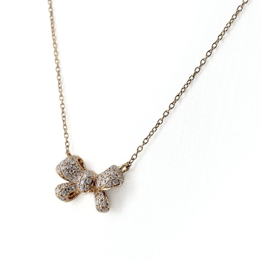 PONTE VECCHIO RIBBON MOTIF NECKLACE PINK GOLD PENDANT MELEE DIAMOND: Ponte Vecchio Ribbon motif Necklace Pink Gold Pendant melee diamond Brand: Ponte Vecchio Type/Style: Necklace Material: 18KPG, Main Stone/Creation Natural Color: Pink Gold Size: Chain / code