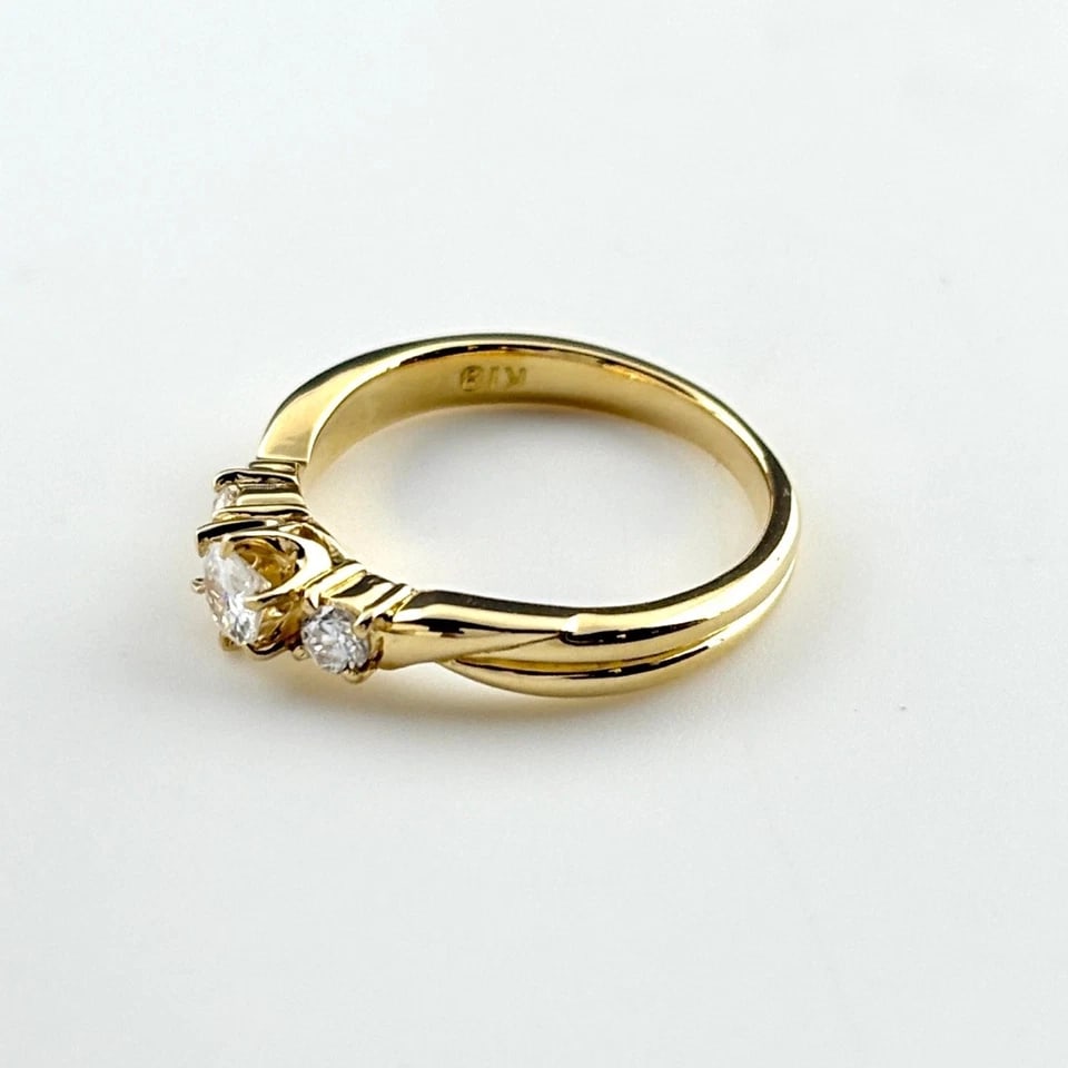 DIAMOND DESIGN YG YELLOWGOLD MELEE RING: diamond design YG YellowGold melee Ring Brand: Unbranded Type/Style: Ring Material: 18K, Main Stone/Creation Natural Color: YellowGold Size: US 3.5 to 4 Accessories: None Accessories Notice: When