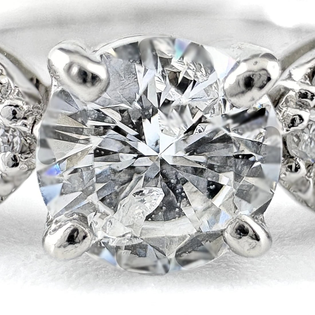 MELEE DIAMOND DESIGN PLATINUM RING: melee diamond design Platinum Ring Brand: Unbranded Type/Style: Ring Material: Pt900, Main Stone/Creation Natural Color: None Size: US 5.5 to 6 Accessories: None Accessories Notice: When p