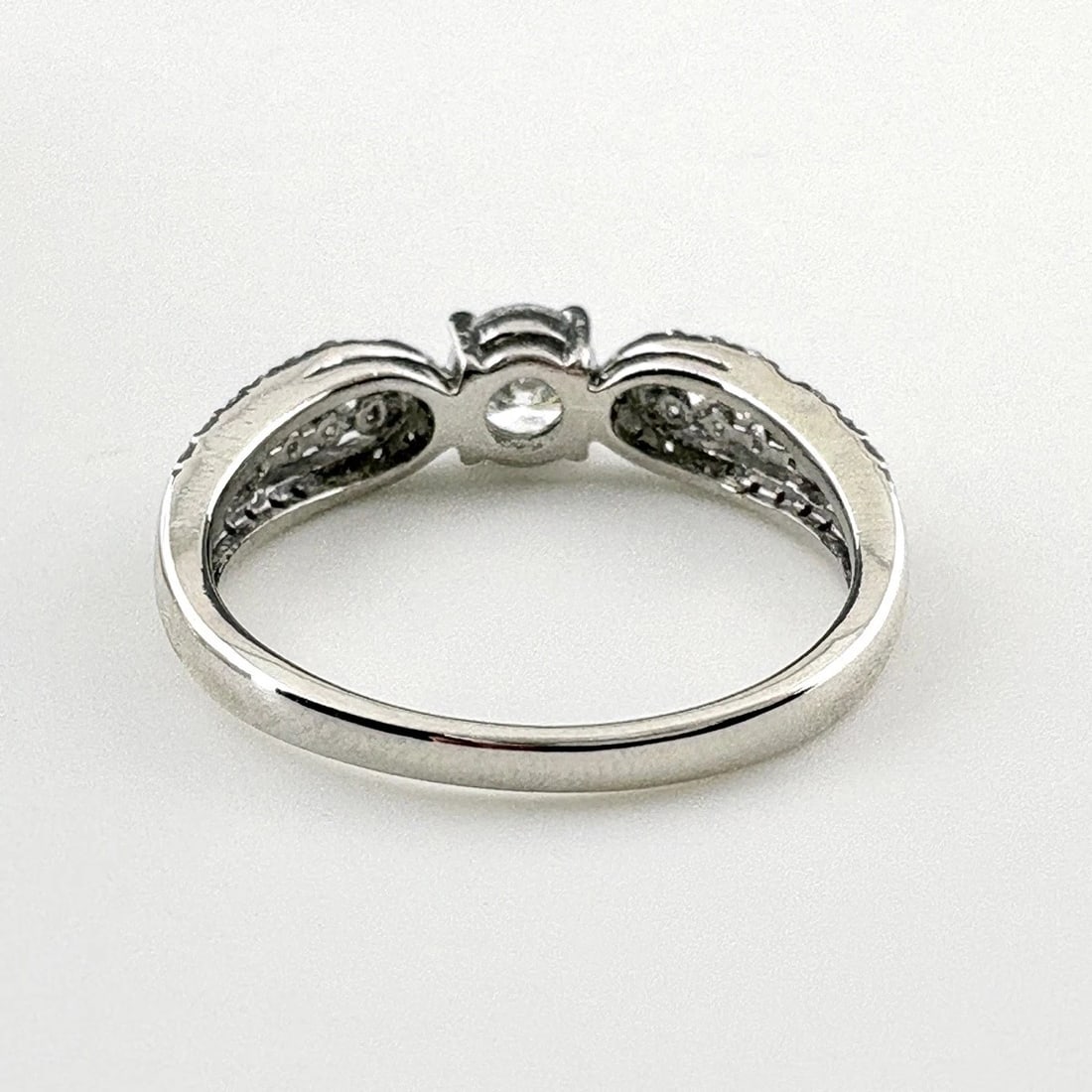 MELEE DIAMOND DESIGN PLATINUM RING - 2
