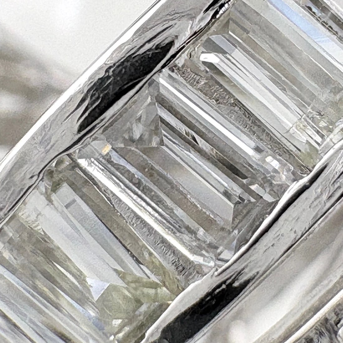 MELEE DIAMOND DESIGN PLATINUM RING - 2