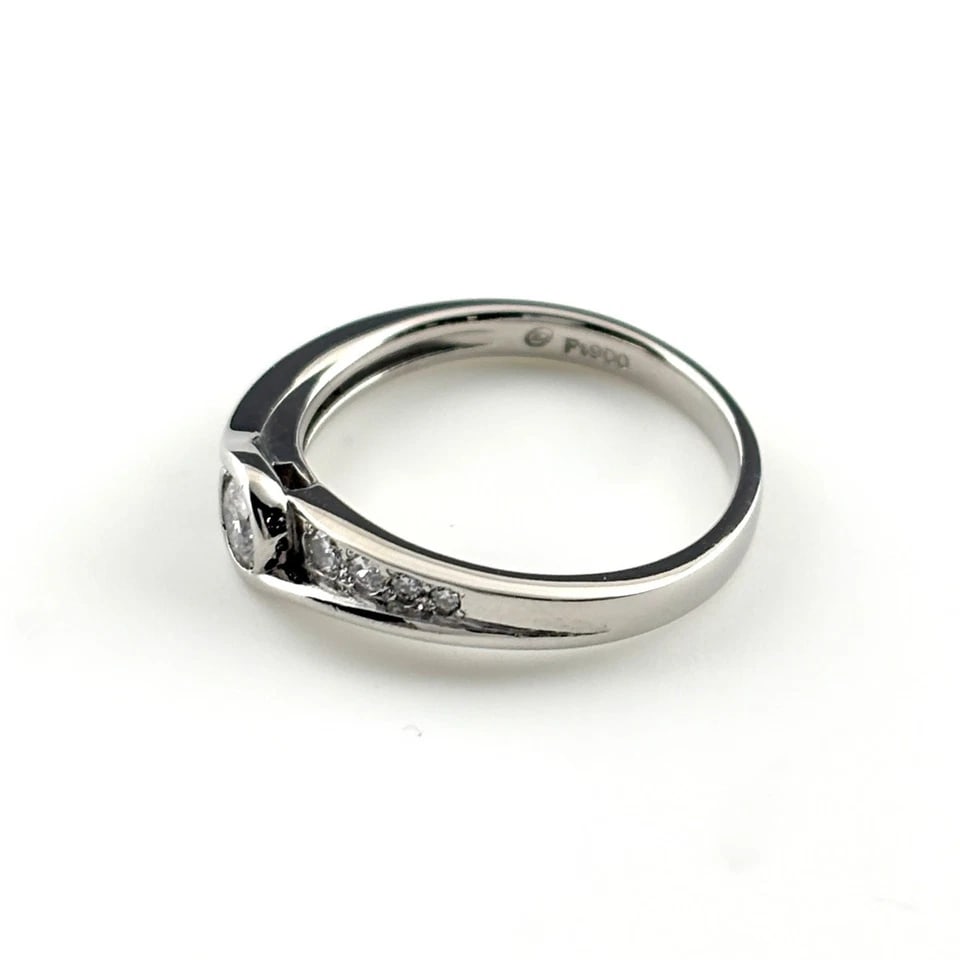 MELEE DIAMOND DESIGN PLATINUM RING: melee diamond design Platinum Ring Brand: Unbranded Type/Style: Ring Material: Pt900, Main Stone/Creation Natural Color: None Size: US 6) Accessories: None Accessories Notice: When purchasing