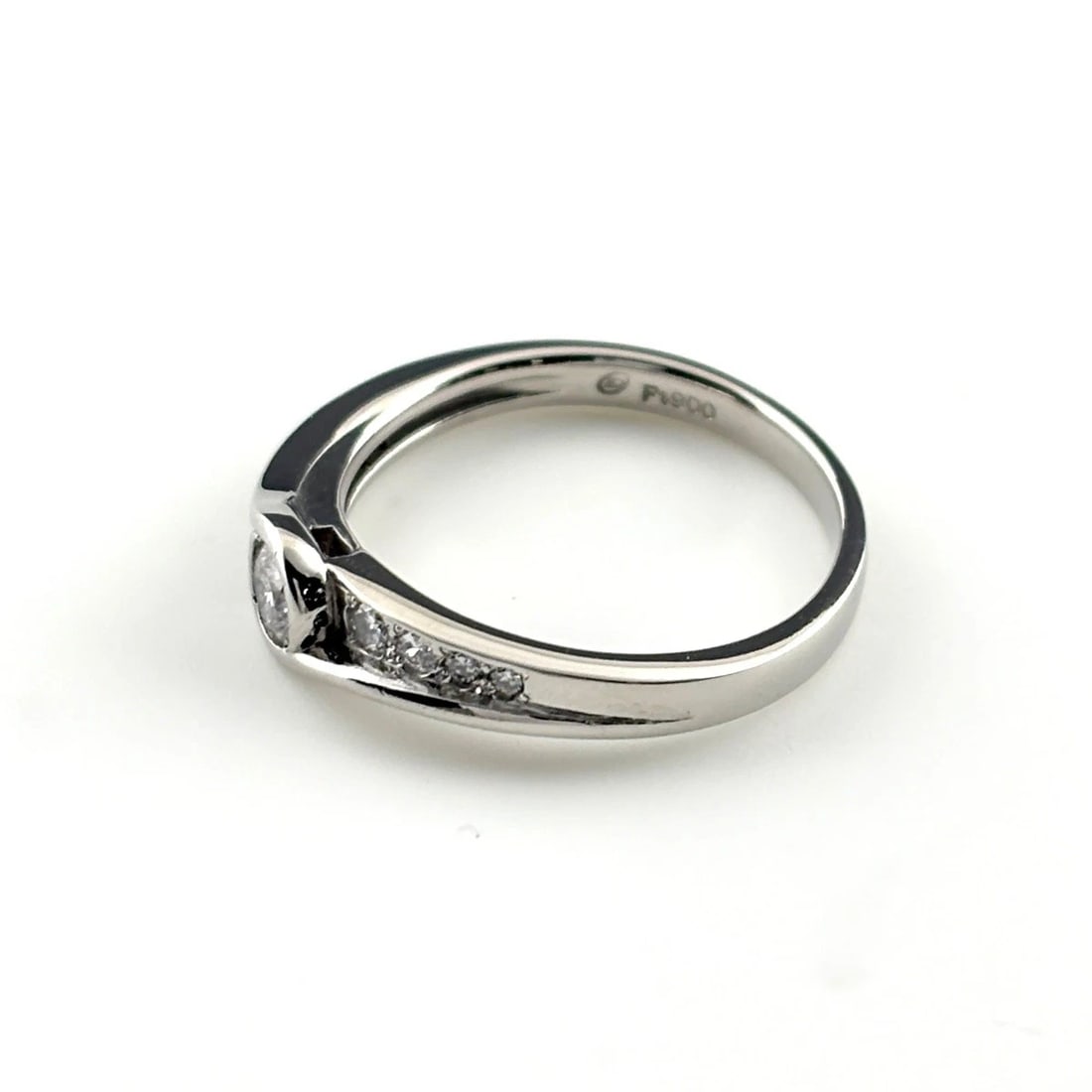 MELEE DIAMOND DESIGN PLATINUM RING - 3