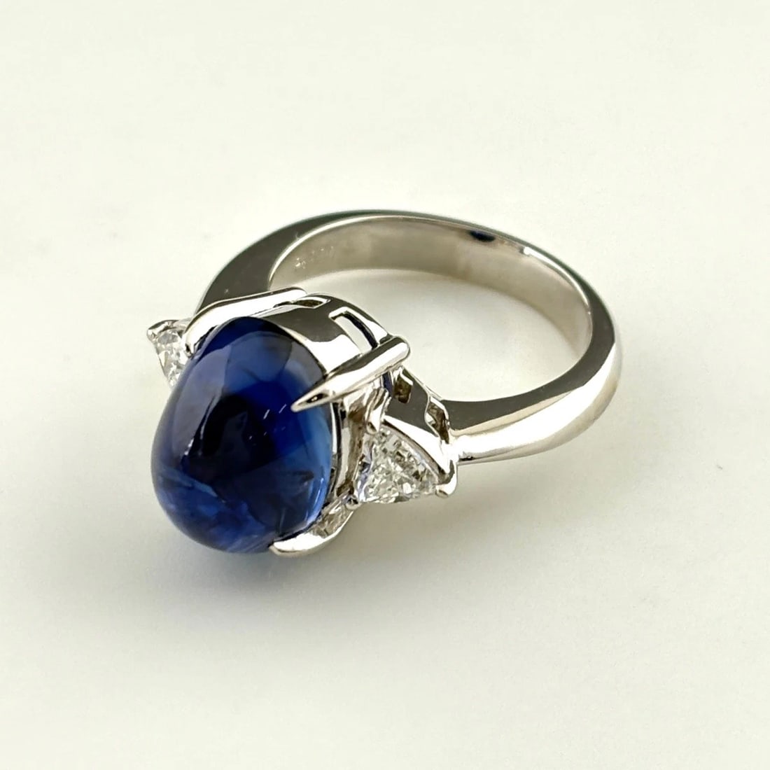 SAPPHIRE DESIGN PLATINUM MELEE DIAMOND RING: sapphire design Platinum melee diamond Ring Brand: Unbranded Type/Style: Ring Material: Pt900, Main Stone/Creation Sapphire Diamond Color: None Size: US 6.5) Accessories: None Accessories Notice: