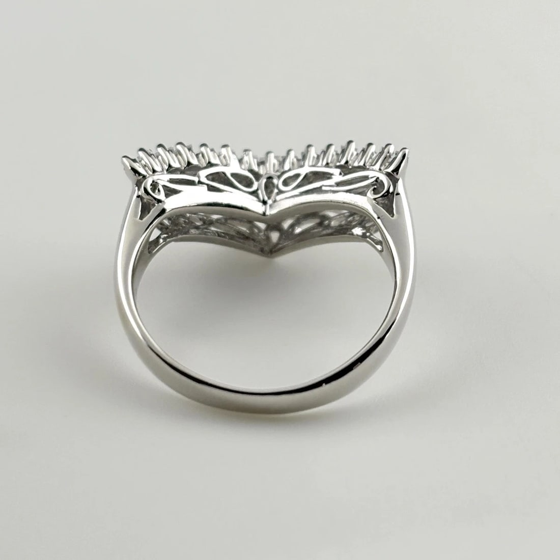 MELEE DIAMOND DESIGN PLATINUM RING - 4