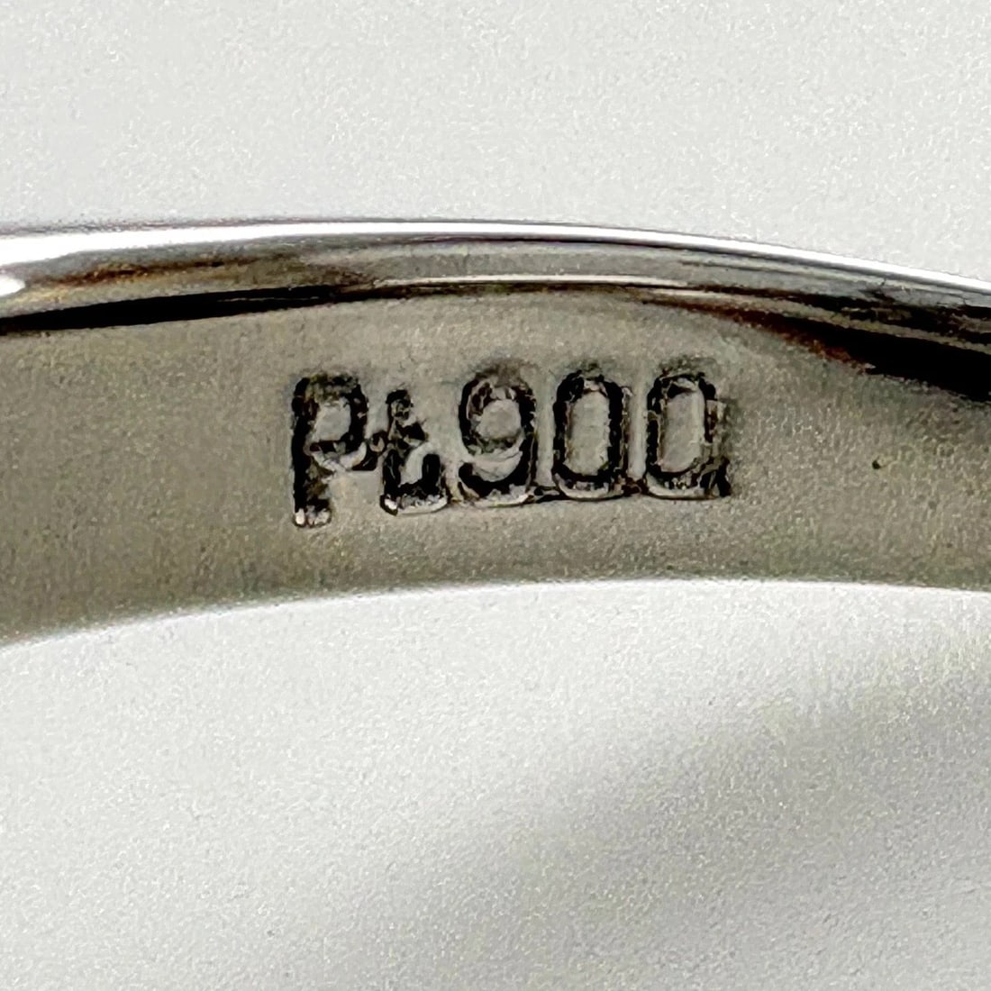 MELEE DIAMOND DESIGN PLATINUM RING - 5