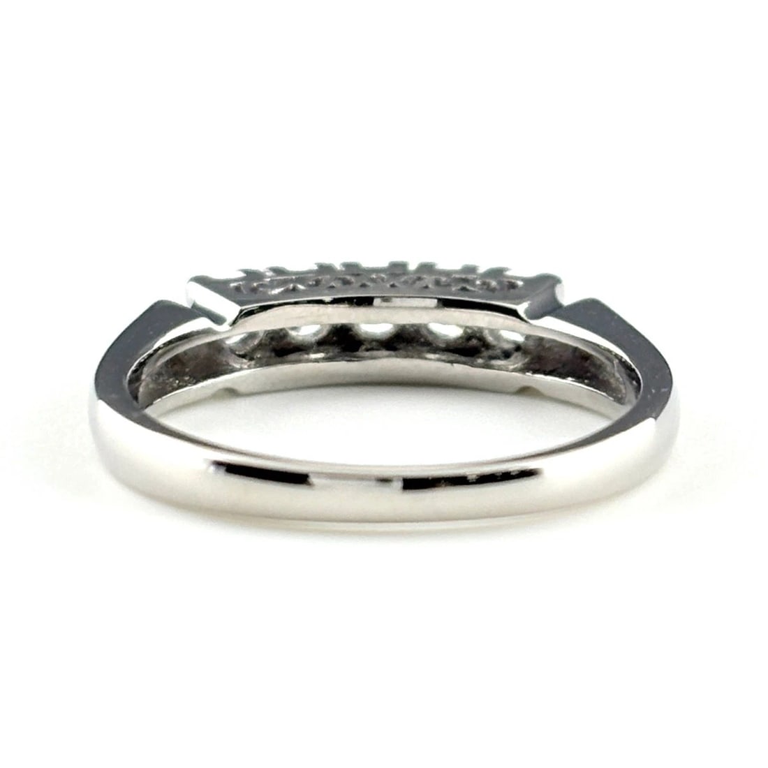 MELEE DIAMOND DESIGN PLATINUM RING - 2