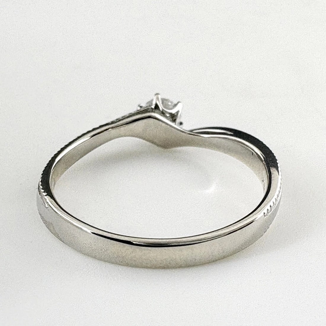 MELEE DIAMOND DESIGN PLATINUM RING - 4