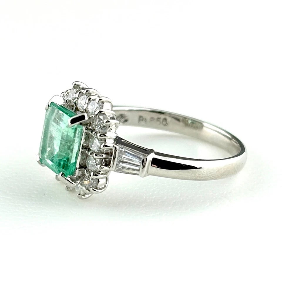 EMERALD DESIGN PLATINUM MELEE DIAMOND RING: emerald design Platinum melee diamond Ring Brand: Unbranded Type/Style: Ring Material: Pt850, Main Stone/Creation Emerald diamond Color: None Size: US 6.5) Accessories: None Accessories Notice: When