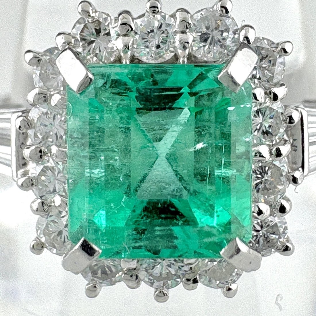 EMERALD DESIGN PLATINUM MELEE DIAMOND RING - 2