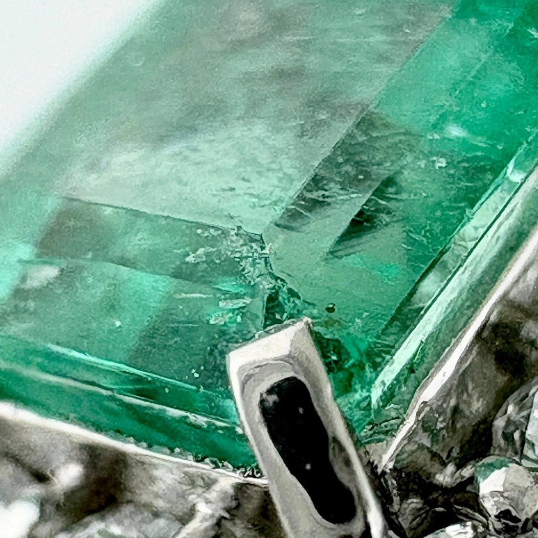 EMERALD DESIGN PLATINUM MELEE DIAMOND RING - 5