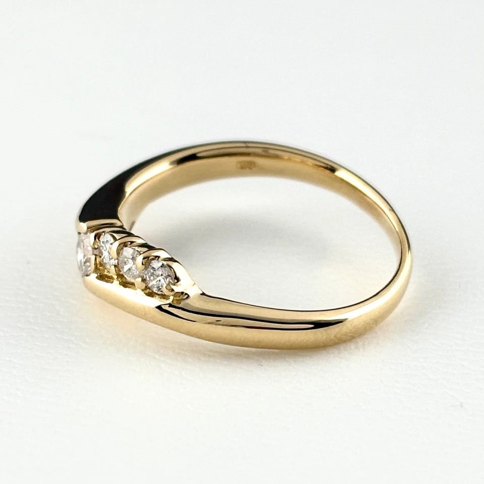 MELEE DIAMOND DESIGN RING YGRING: melee diamond design ring YGRing Brand: Unbranded Type/Style: Ring Material: 18KYellowGold, Main Stone/Creation Natural Color: YellowGold Size: US 6.5 to 7 Accessories: None Accessories Notice: When