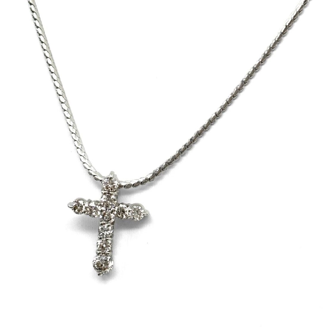 MELEE DIAMOND DESIGN PLATINUM PENDANT NECKLACE: melee diamond design Platinum Pendant Necklace Brand: Unbranded Type/Style: Necklace Material: Pt900 Pt850, Main Stone/Creation Natural Color: None Size: Chain / code 40cm(15.7") Chain width
