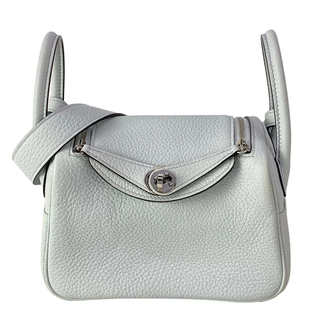 HERMES LINDY MINIBLUE PALE TAURILLON CLEMENCE SHOULDER BAG: HERMES Lindy MiniBlue Pale Taurillon Clemence Shoulder Bag Brand: HERMES Type/Style: Shoulder Bag Material: Exterior Material Taurillon Clemence Color: Exterior Color Blue Pale Size: Height : 4.92