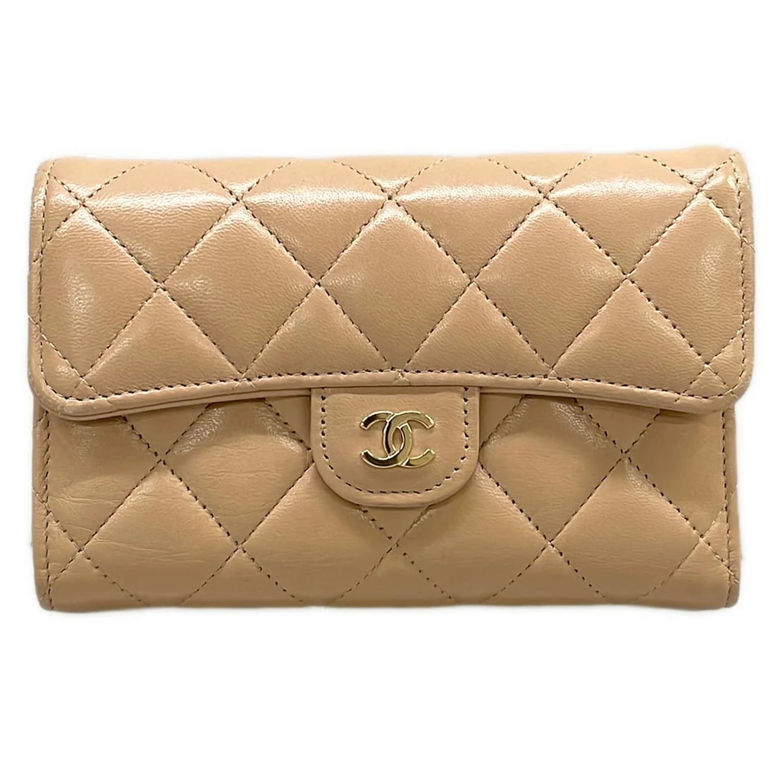 CHANEL MATELASSE BEIGE LAMBSKIN TRIFOLD WALLET GOLD HARDWARE: CHANEL Matelasse Beige Lambskin Trifold Wallet Gold hardware Brand: CHANEL Type/Style: Trifold Wallet Material: Exterior Material Lambskin Color: Exterior Color Beige Size: Height : 3.94 inch (10 cm)
