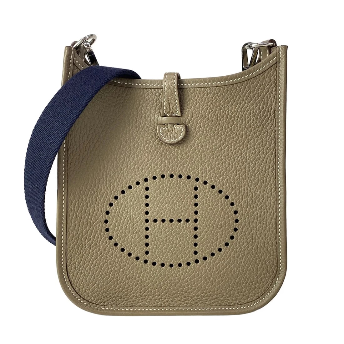 HERMES EVELYN ETOUPE BLUE INDIGO TAURILLON CLEMENCE SHOULDER BAG: HERMES Evelyn Etoupe Blue Indigo Taurillon Clemence Shoulder Bag Brand: HERMES Type/Style: Shoulder Bag Material: Exterior Material Taurillon Clemence Color: Exterior Color Etoupe, Blue Indigo Size: H