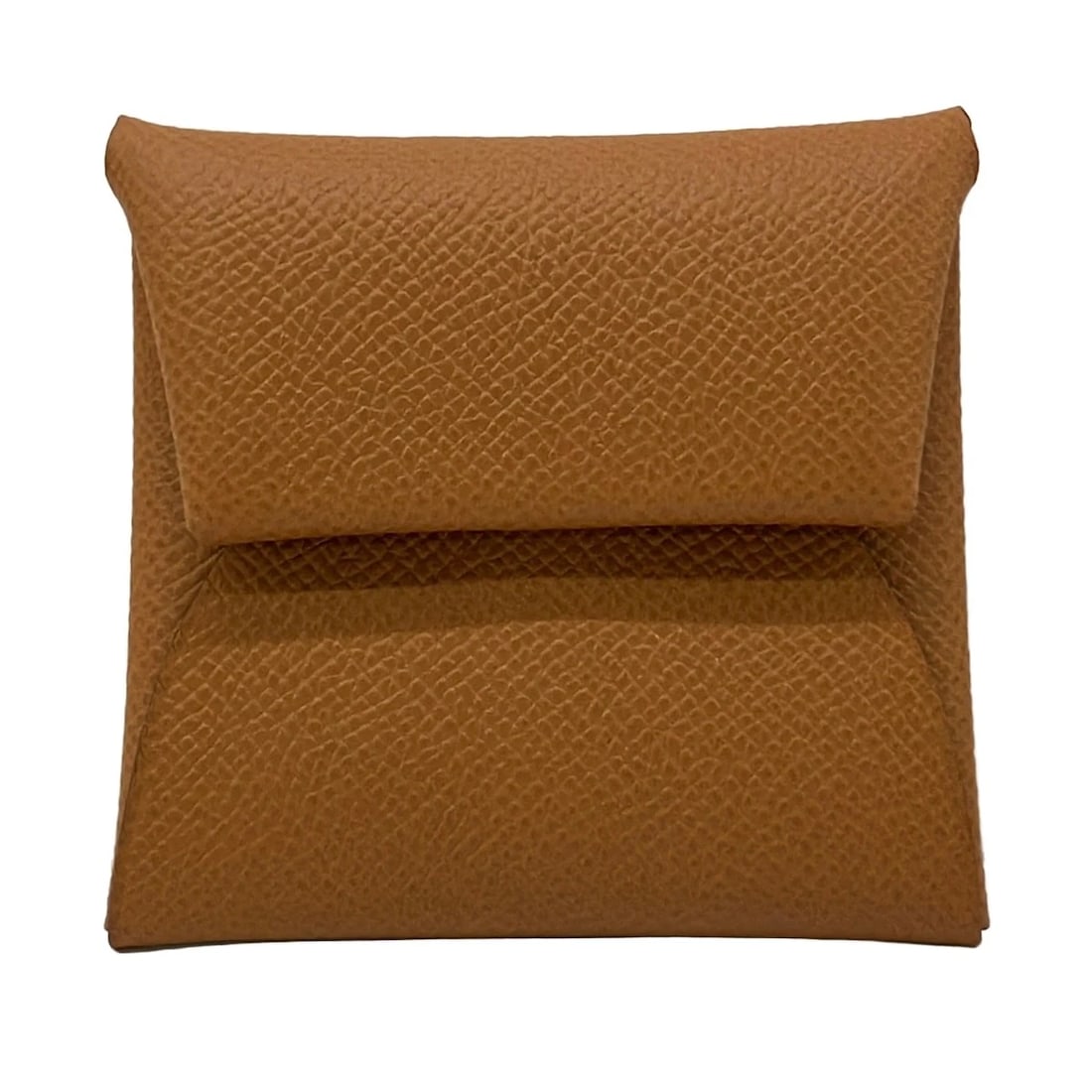 HERMES BASTIAGOLD VEAU EPSOM W COIN CASE: HERMES BastiaGold Veau Epsom W Coin Case Brand: HERMES Type/Style: Coin Case Material: Exterior Material Veau Epsom Color: Exterior Color Gold Size: Height : 3.15 inch (8 cm) Width : 3.15 inch (8 cm)