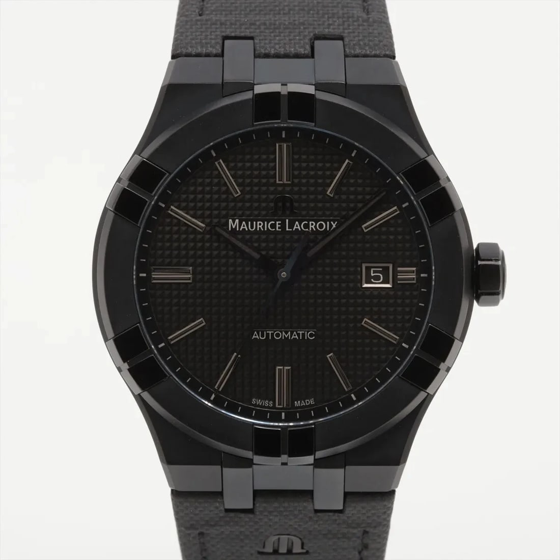 MAURICE LACROIX ICON SS & RUBBER BLACK DIAL, WATCH: Maurice Lacroix Icon SS & Rubber black dial, Watch Brand: Maurice Lacroix Type/Style: Wristwatch Material: SS & Rubber Color: black dial Size: Case:W1.6 x H1.6inch / W40 x H40 Circumference of