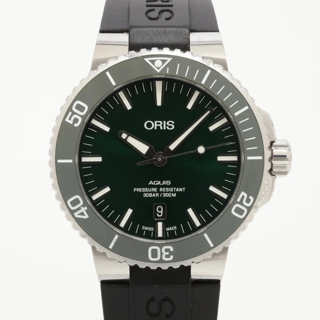 ORIS AQUIS DATE SS & RUBBER GREEN-FACE, WATCH: Oris Aquis Date SS & Rubber Green-Face, Watch Brand: Oris Type/Style: Wristwatch Material: SS & Rubber Color: green face Size: Case:W1.6 x H1.6inch / W43 x H43 Circumference of Wrist:9.1inch / 23