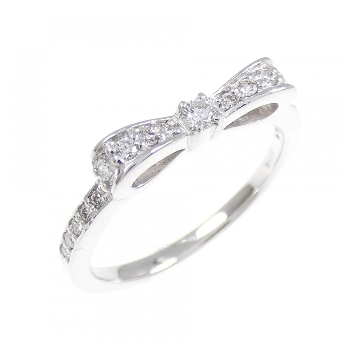 K18WG RIBBON DIAMOND RING: K18WG Ribbon Diamond Ring Brand: Unbranded Type/Style: Diamond Ring Material: K18WG, Main Stone/Creation natural Color: White Gold Size: US 5 Accessories: None Accessories Notice: When purchasing