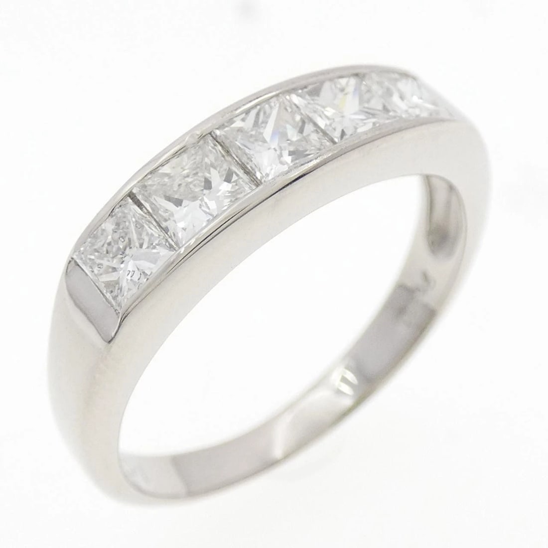 PT900 DIAMOND RING: PT900 Diamond Ring Brand: Unbranded Type/Style: Diamond Ring Material: Platinum900, Main Stone/Creation Natural Color: platinum Size: US 6 1/2 Accessories: None Accessories Notice: When pu