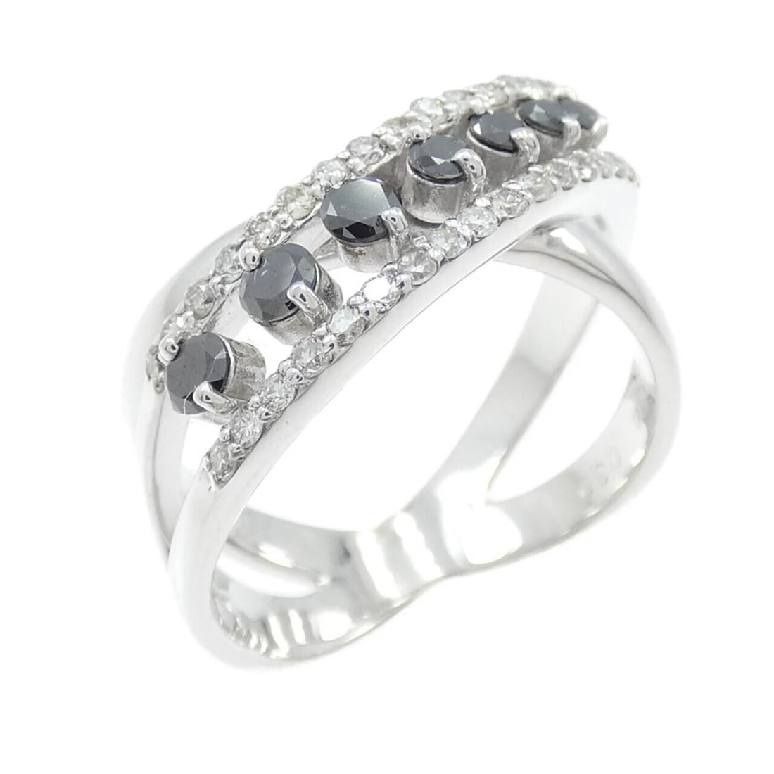 K18WG DIAMOND RING (1 of 3)