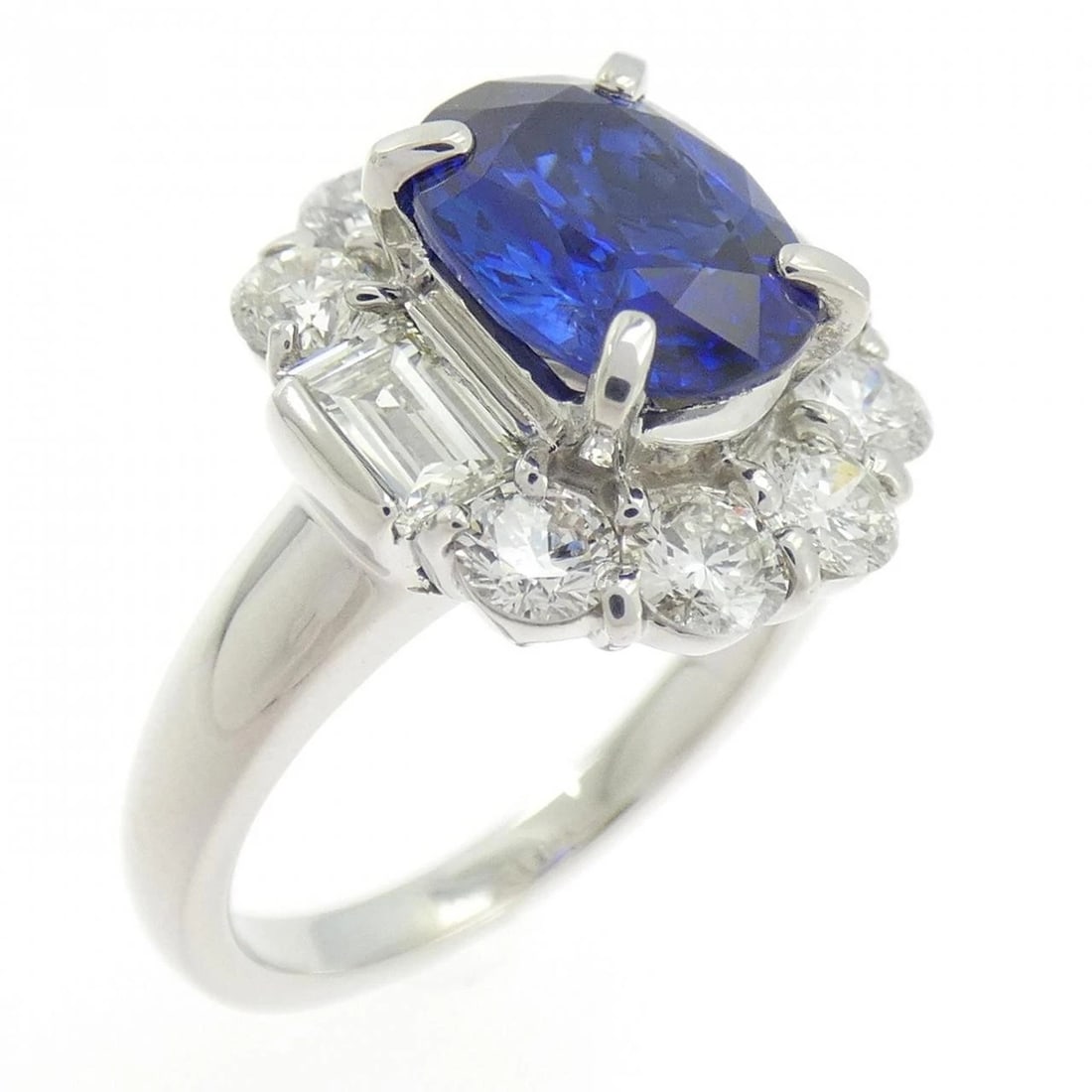 PT900 SAPPHIRE RING: PT900 Sapphire Ring Brand: Unbranded Type/Style: Sapphire Ring Material: Platinum900, Main Stone/Creation Sapphire Secondary Stone Diamond Color: Platinum Size: US 5 1/4 Accessories: None