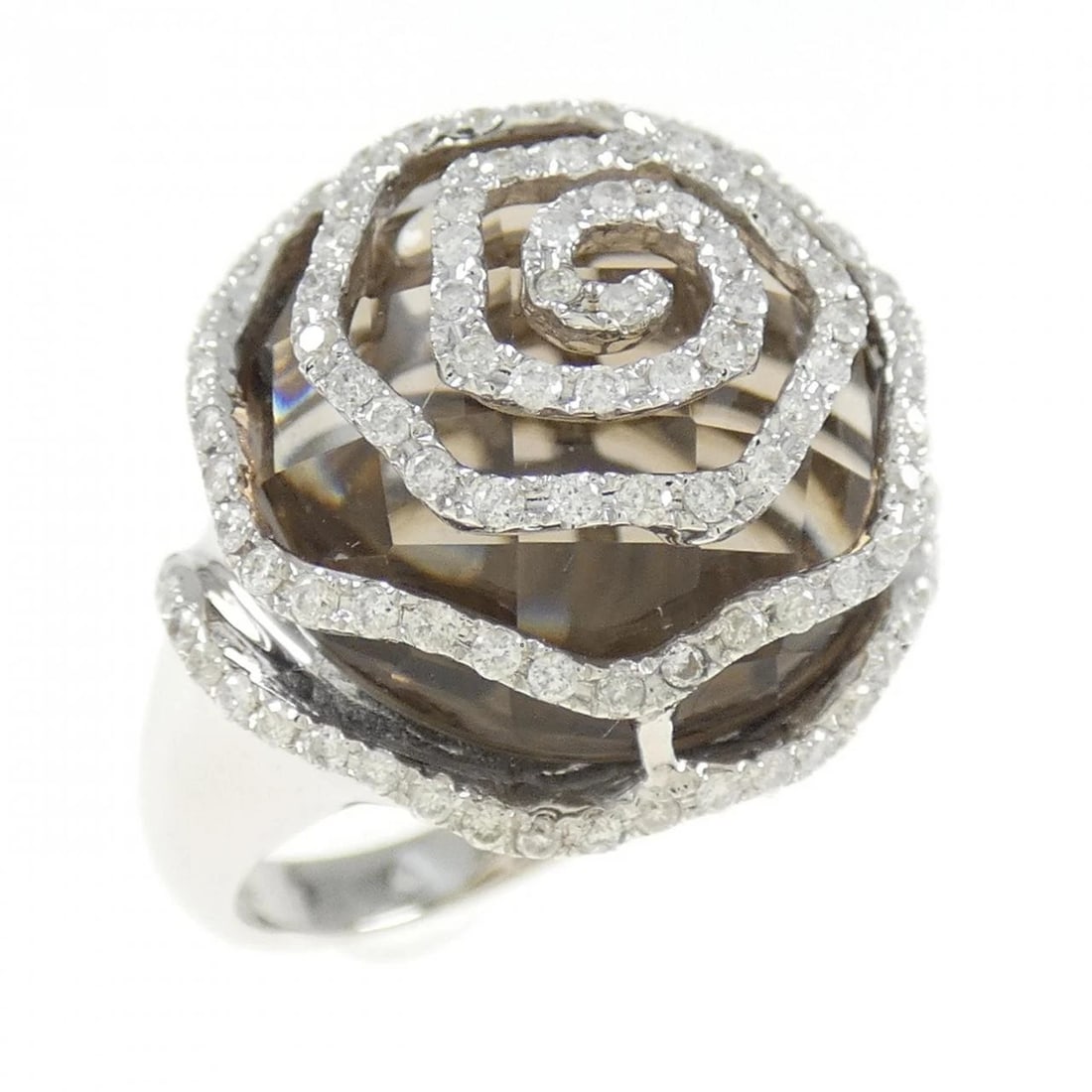 K18WG SMOKY QUARTZ RING: K18WG Smoky Quartz Ring Brand: Unbranded Type/Style: Smoky Quartz Ring Material: 18k White Gold, Main Stone/Creation Smoky QuartzSecondary Stone Diamond Color: White Gold Size: US 6 1/2 Accessories: