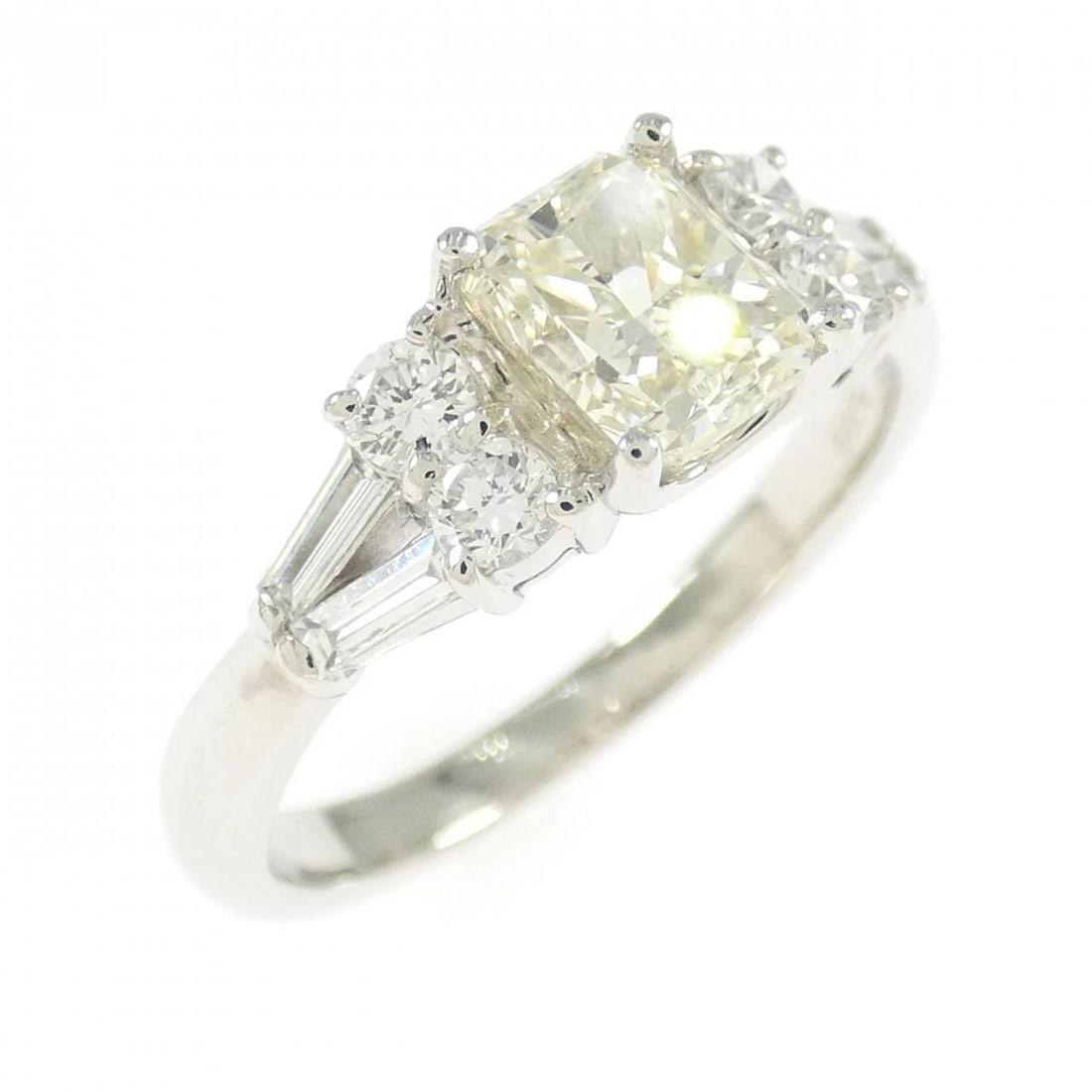 PT900 DIAMOND RING: PT900 Diamond Ring Brand: Unbranded Type/Style: Diamond Ring Material: Platinum900, Main Stone/Creation natural Color: Platinum Size: US 6 1/4 Accessories: None Accessories Notice: When purchasing