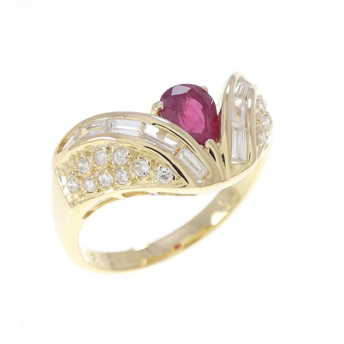 K18YG RUBY RING: K18YG Ruby Ring Brand: Unbranded Type/Style: Ruby Ring Material: 18K Yellow Gold, Main Stone/Creation RubySecondary StoneDiamond Color: Yellow Gold Size: US 6 1/4 Accessories: None Accesso