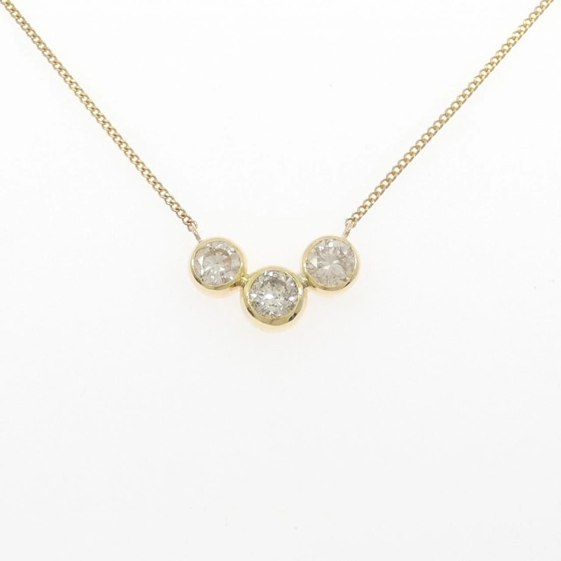 K18YG THREE STONE DIAMOND NECKLACE: K18YG Three Stone Diamond Necklace Brand: Unbranded Type/Style: Diamond Necklace Material: 18K Yellow Gold, Main Stone/Creation natural Color: Yellow Gold Size: Actual Size Pendant length approx. x